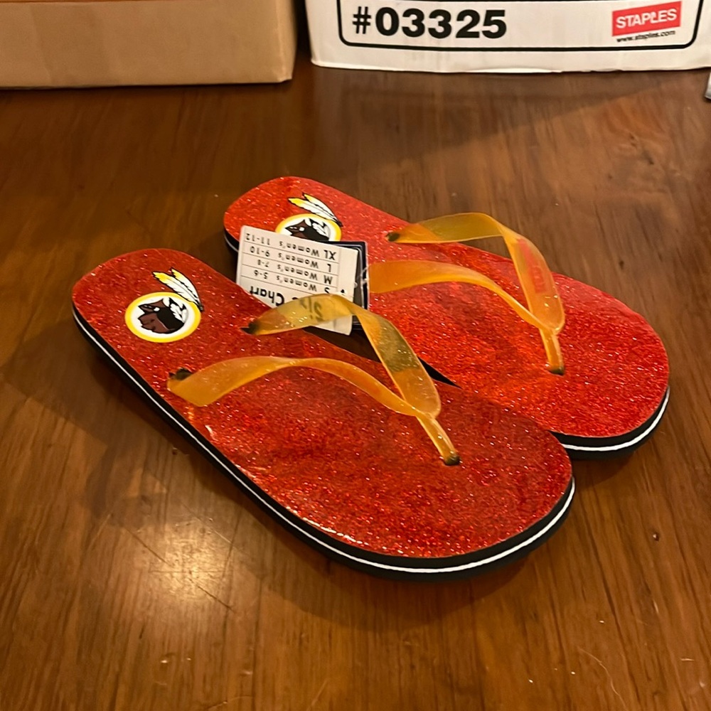 Washington Redskins Commanders Football flip flops thongs sandals Womens 9-10